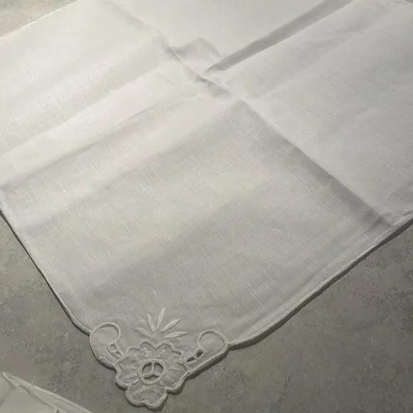 Vintage Embroidered Napkins - Picture 5 of 9